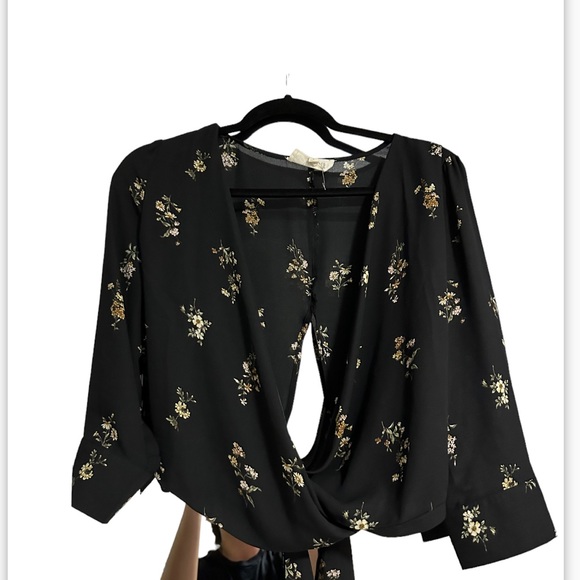 Black cover top! With little neutral colors. - Picture 5 of 5